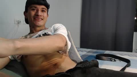 Snapshot of taylor_024 chatting on June 2026 03:22:02 AM independent model online show from June 2026 03:22:02 AM