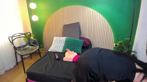 Taylor Bennet online show from October 2025 05:15:02 AM