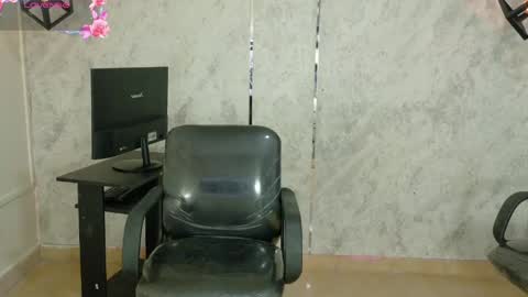 taylor_gil0 online show from May 2026 01:37:02 PM