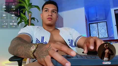 Snapshot of taylor_johnn chatting on April 2026 03:51:01 PM Penagos zz online show from April 2026 03:51:01 PM