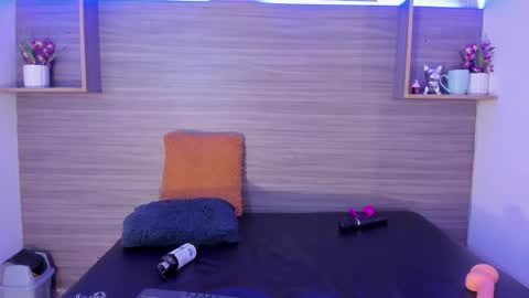 Taylor  online show from February 2025 06:41:01 PM