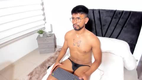 taylormaccurdy_ online show from October 2025 05:45:01 PM