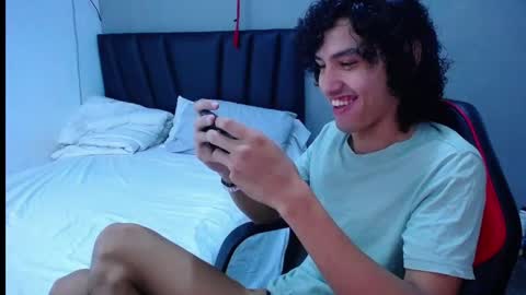 Tayron online show from November 2025 07:30:01 PM