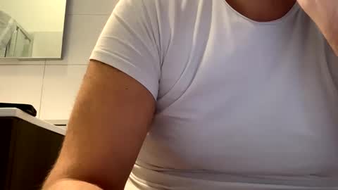 Tbest1986 online show from October 2025 07:19:02 AM