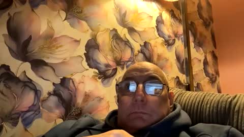 Mark online show from October 2025 07:01:02 PM