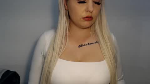 Teeyara  online show from November 2025 06:20:01 PM