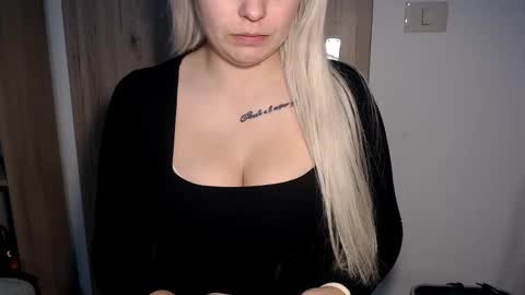 Teeyara  online show from December 2025 07:47:01 AM