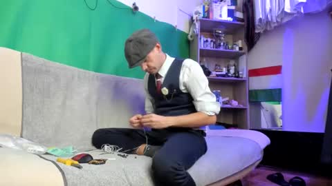 Virg Lszl online show from November 2025 12:41:02 PM