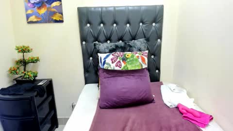 Snapshot of temptressqeen chatting on September 2025 05:40:01 AM temptressqeen online show from September 2025 05:40:01 AM