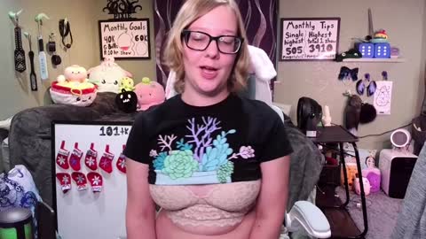 Pixie and Tentacle Overlord online show from December 2024 10:19:01 PM