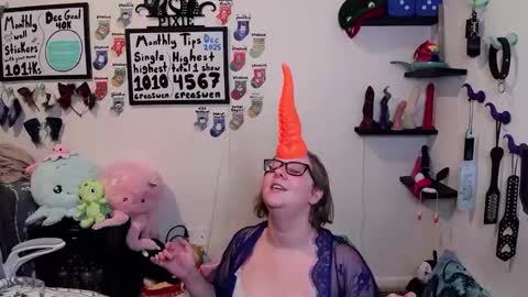 Pixie and Tentacle Overlord online show from December 2025 11:12:02 PM