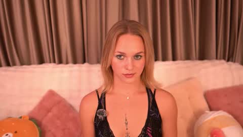 Snapshot of tendercrush chatting on November 2025 06:21:01 PM Ellis online show from November 2025 06:21:01 PM