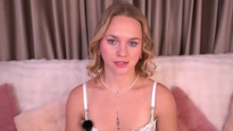 Snapshot of tendercrush chatting on December 2025 06:12:02 PM Ellis online show from December 2025 06:12:02 PM