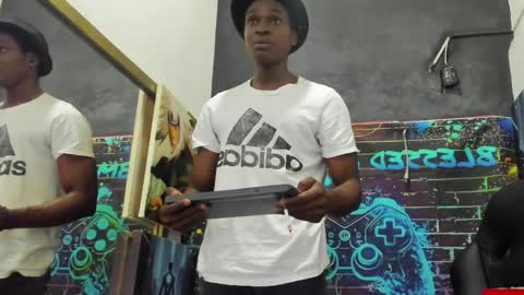 terranze_z online show from April 2026 10:26:01 AM