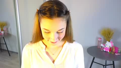 Tessa online show from February 2025 09:08:01 AM