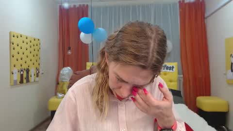 Snapshot of tessadaybreak chatting on October 2025 06:41:02 AM tessadaybreak online show from October 2025 06:41:02 AM