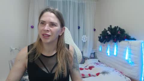 Snapshot of tessadaybreak chatting on December 2025 08:02:01 PM tessadaybreak online show from December 2025 08:02:01 PM