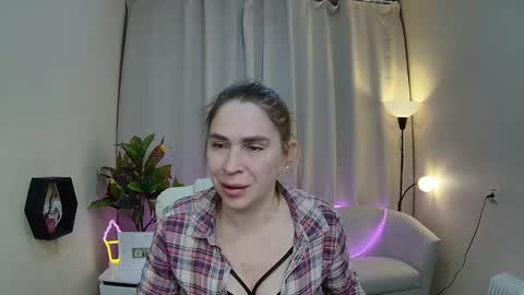 Snapshot of tessadaybreak chatting on May 2026 07:02:02 AM tessadaybreak online show from May 2026 07:02:02 AM