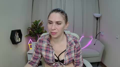 Snapshot of tessadaybreak chatting on May 2026 06:54:01 AM tessadaybreak online show from May 2026 06:54:01 AM