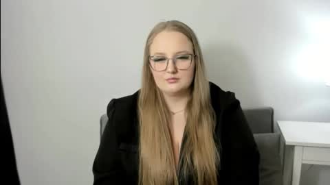 Tessa online show from March 2026 04:22:02 PM