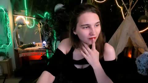 Tessa online show from September 2025 05:42:01 AM