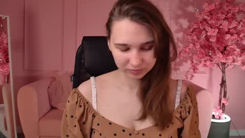 Snapshot of tessamill chatting on May 2026 05:36:01 AM Tessa online show from May 2026 05:36:01 AM