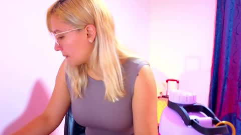 Snapshot of tessawhisnton chatting on January 2026 03:06:02 PM Tessy online show from January 2026 03:06:02 PM