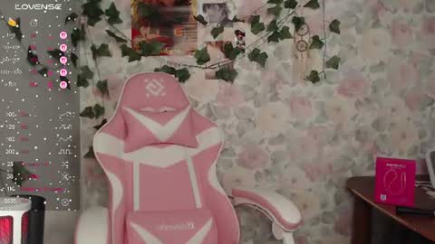 Snapshot of tessie_sun chatting on June 2026 06:18:02 PM Tessy online show from June 2026 06:18:02 PM