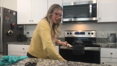 Daphne Summers online show from November 2025 03:45:01 PM