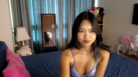 Snapshot of thailand4you chatting on November 2025 09:31:02 AM AbbieThai online show from November 2025 09:31:02 AM