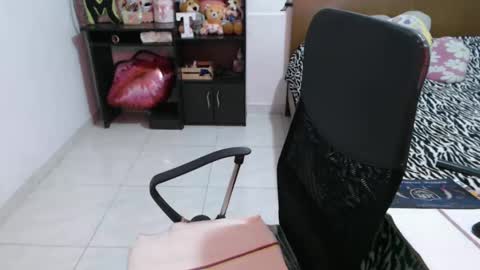 Snapshot of thamara__1023 chatting on February 2025 06:53:01 PM thania sometimes in the company of Alan and Maria online show from February 2025 06:53:01 PM