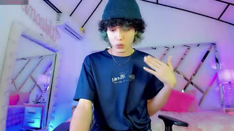 Snapshot of thanier_18 chatting on April 2026 08:04:01 PM thanier_18 online show from April 2026 08:04:01 PM