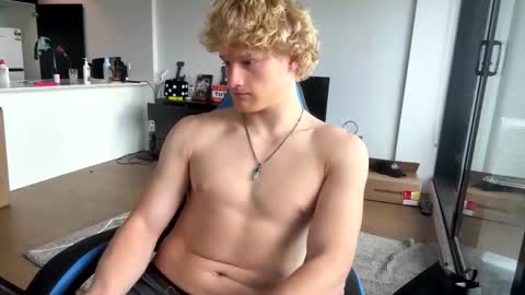 liammlust online show from February 2026 11:54:01 PM