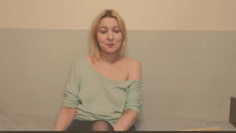 Snapshot of the_basic_instinctt chatting on May 2026 10:27:01 PM Eva online show from May 2026 10:27:01 PM