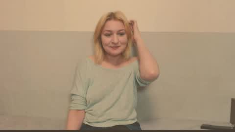 Snapshot of the_basic_instinctt chatting on May 2026 02:45:01 PM Eva online show from May 2026 02:45:01 PM