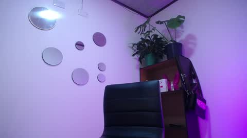 Snapshot of the_best_fox chatting on January 2025 01:30:01 AM the girl of your dreams online show from January 2025 01:30:01 AM