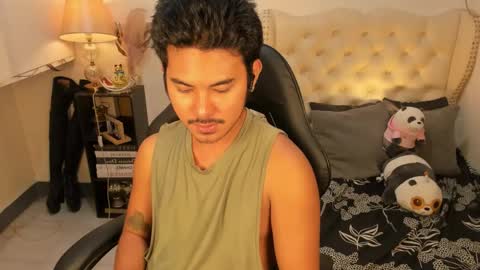 Snapshot of the_killian_jones chatting on November 2025 01:02:02 PM ken online show from November 2025 01:02:02 PM