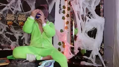 Snapshot of the_lesbian_game chatting on November 2025 03:19:01 AM the_lesbian_game online show from November 2025 03:19:01 AM