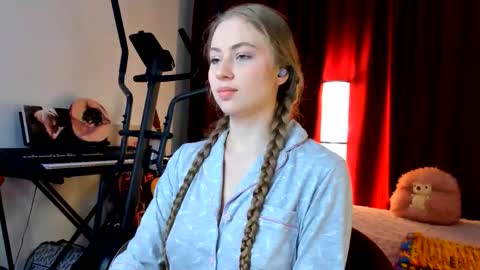 Snapshot of the_steel_magnolia_ chatting on September 2025 10:33:02 PM Ally STREAMING ON TWITCH NOW Check my Twitter for updates online show from September 2025 10:33:02 PM