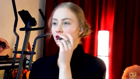 Snapshot of the_steel_magnolia_ chatting on September 2025 01:53:02 AM Ally STREAMING ON TWITCH NOW Check my Twitter for updates online show from September 2025 01:53:02 AM