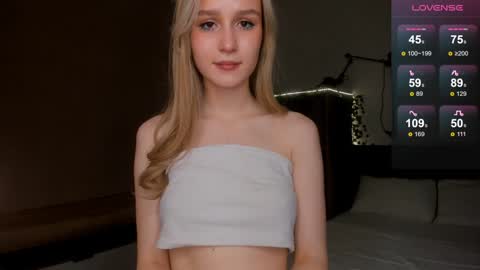 Snapshot of theadaunt chatting on December 2024 02:17:02 PM Kate online show from December 2024 02:17:02 PM