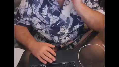 Snapshot of thebearking69 chatting on October 2025 11:59:02 PM The Bear King online show from October 2025 11:59:02 PM