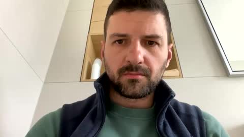 Snapshot of thebrokersenior chatting on April 2026 10:10:01 AM thebrokersenior online show from April 2026 10:10:01 AM