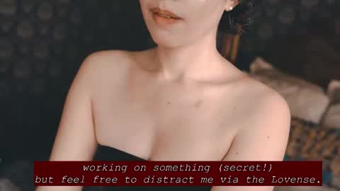 Joan online show from October 2025 07:42:02 PM