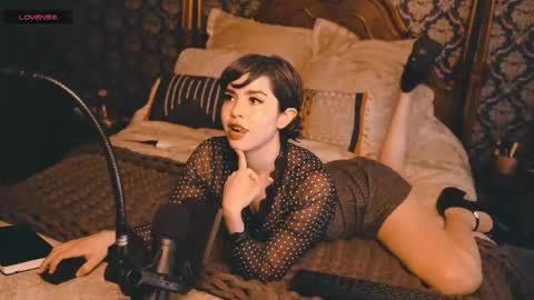 Joan online show from October 2025 08:29:02 PM