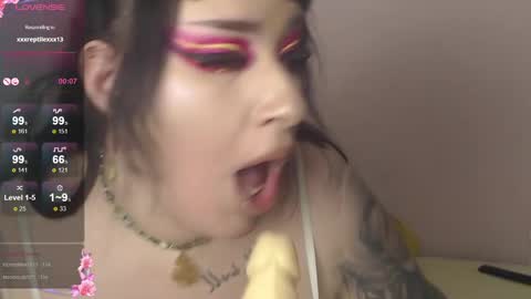 Snapshot of thecoldestmarch chatting on December 2024 04:43:02 AM Sarah 2100 -- 400 UTC online show from December 2024 04:43:02 AM