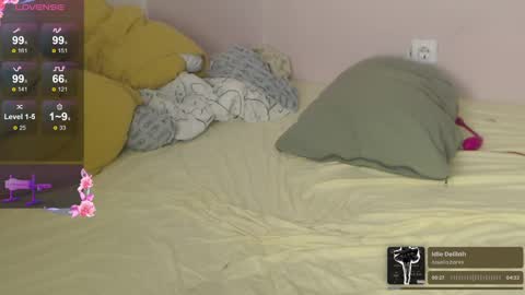 Snapshot of thecoldestmarch chatting on January 2025 11:27:01 PM Sarah 2100 -- 400 UTC online show from January 2025 11:27:01 PM