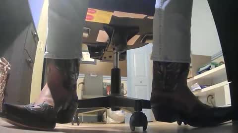 Snapshot of thecowboy_74 chatting on December 2025 04:18:02 AM thecowboy_74 online show from December 2025 04:18:02 AM