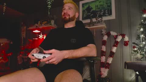 Snapshot of theehhteam chatting on December 2024 09:16:01 PM H online show from December 2024 09:16:01 PM