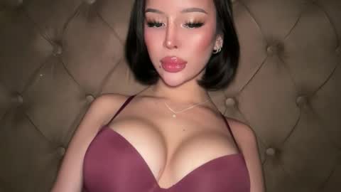 Elle  dont forget to folloW me and thumbs up online show from March 2026 10:00:01 AM